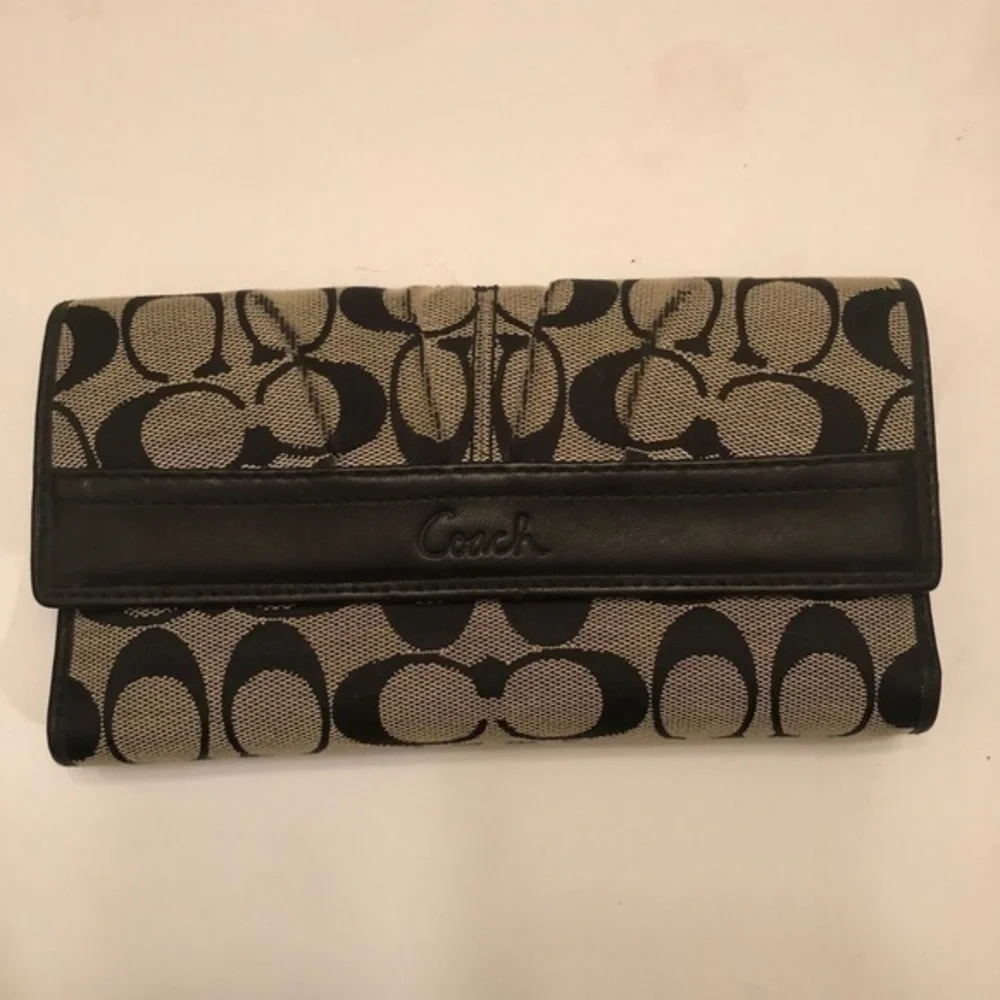 Coach signature Ashley jacquard & leather wallet